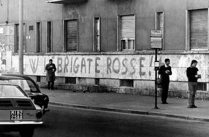 Un grafiti en una pared que ensalza al grupo terrorista de izquierda Brigadas Rojas, en Milán, 1977.