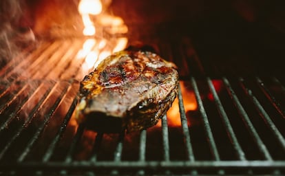 Del grupo Triciclo, ofrece carnes carnes rojas prémium, seleccionadas por Discarlux, a la brasa. Un concepto que aseguran les lleva a los orígenes, a las brasas, a las parrillas, a la cocina más básica. Moratín 22. Madrid. Tel. 915 277 165. www.eltriciclo.es/sua