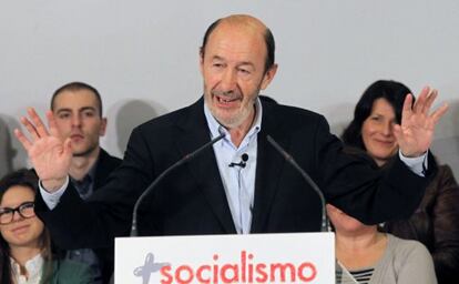 Rubalcaba, ante sus simpatizantes en Santiago.