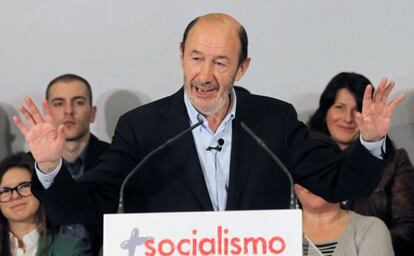 Rubalcaba, ante sus simpatizantes en Santiago. 