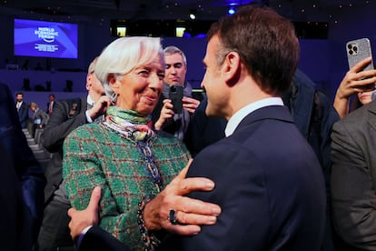 Emmanuel Macron y Christine Lagarde, en enero de 2024 en el foro de Davos (Suiza).