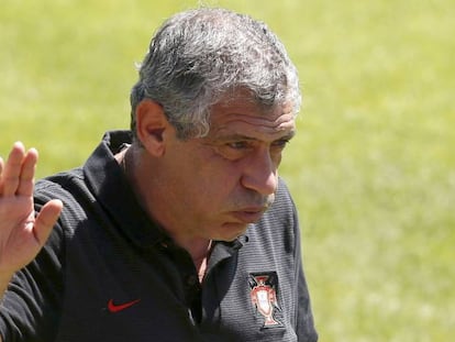 Fernando Santos, en el entrenamiento de ayer.