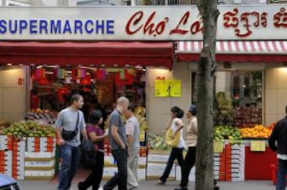 Un supermercado asiático en la avenida de Ivry, en París.