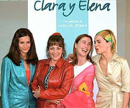 Elena Ballesteros, Carmen Maura, Verónica Forqué y Vanesa Lorenzo, ayer en Madrid.