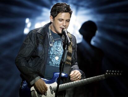 Desde su blog personal, el cantante español Alejandro Sanz ha animado a sus admiradores a que colaboren económicamente con Haití y ha dedicado "a la gente de Haití" la canción <i>Tú no tienes alma</i>