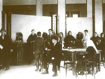 Oficina del Monte de Piedad de Vigo en 1928.