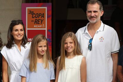 Los Reyes con sus hijas, en una imagen que no se producía desde mediados de junio.