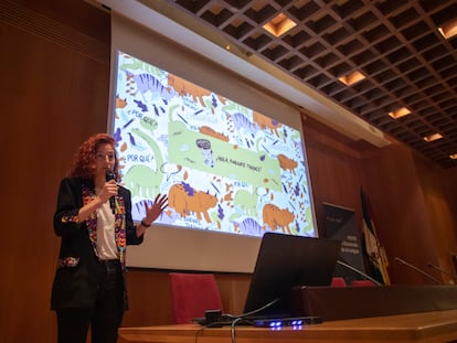 Elena Herraiz, 'Linguriosa', divulgadora lingüística en YouTube, en su intervención en el congreso de la lengua española de Cádiz.