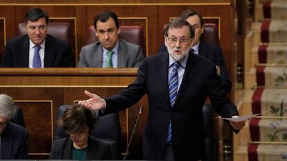 El jefe del Ejecutivo, Mariano Rajoy, durante su intervenci&oacute;n en la sesi&oacute;n de control al Gobierno, en el Congreso de los Diputados.