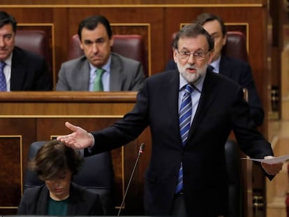 El jefe del Ejecutivo, Mariano Rajoy, durante su intervenci&oacute;n en la sesi&oacute;n de control al Gobierno, en el Congreso de los Diputados.