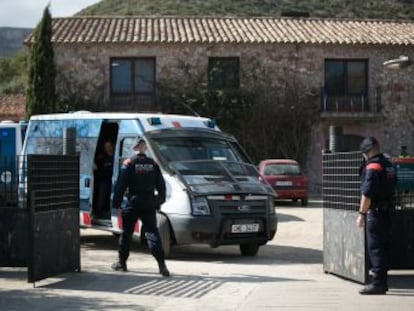 Una manifestación a favor de los adolescentes extranjeros tutelados y otra en contra acaba con enfrentamientos, gritos y lanzamientos de piedras