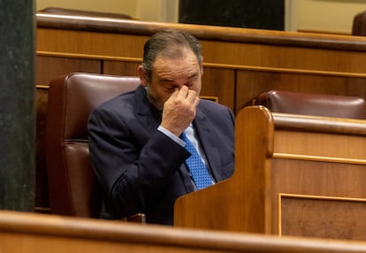 El diputado del Grupo Mixto José Luis Ábalos durante un pleno en el Congreso de los Diputados, a 14 de noviembre de 2024.