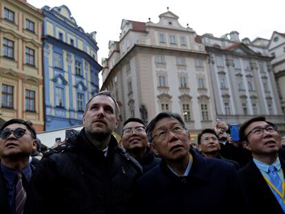 El alcalde de Praga, Zdenek Hrib, junto a su homólogo taiwanés, Ko Wen-je, en la capital checa el 13 de enero de 2020.