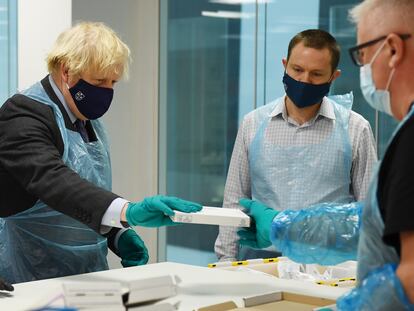 Johnson visitaba un laboratorio para el análisis de PCR, el pasado 28 de enero en Glasgow.