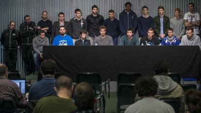 Los jugadores del Bilbao Basket, durante su rueda de prensa.