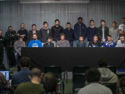 Los jugadores del Bilbao Basket, durante su rueda de prensa.