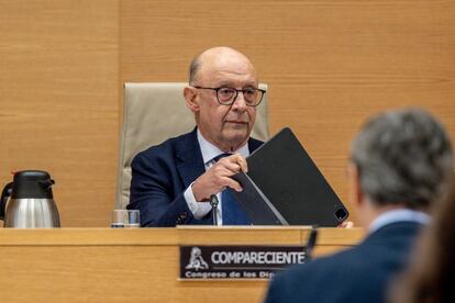 El exministro de Hacienda y Función Pública, Cristóbal Ricardo Montoro, durante la comisión de investigación de la 'Operación Cataluña', este lunes.