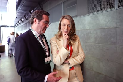 Ángela de Miguel, nueva presidenta de CEPYME y Antonio Garamendi, presidente de la CEOE, este martes en Madrid.