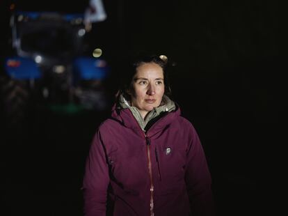 There were few women at the blockade points. One, on the A10 near Paris, was Alix Heurtaut, 33. She defends the EU: "France has more clout thanks to Europe".