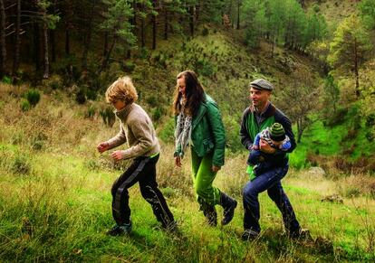 Mateo, Virginia, Jon y Goran, que viven en el campo.