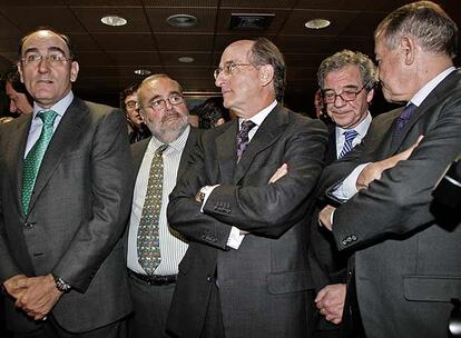 Los presidentes de Endesa, Iberdrola, Cámaras, Repsol, Telefónica y GN, en la toma de posesión del ministro de Industria.