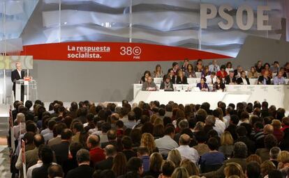 José Antonio Griñán interviene en el 38º Congreso del PSOE.