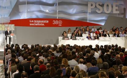 Jos&eacute; Antonio Gri&ntilde;&aacute;n interviene en el 38&ordm; Congreso del PSOE.