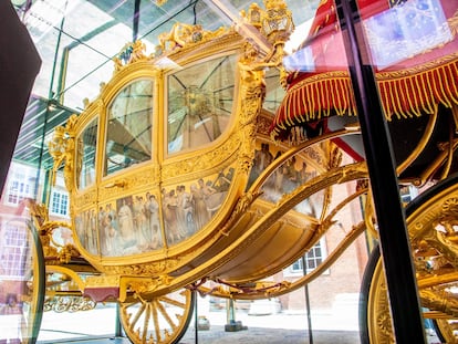 La Carroza Dorada regalo de Ámsterda a la reina Guillermina en 1898 se exhibe en la ciudad entre junio de 2021 y febrero de 2022.