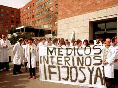 Una huelga de médicos interinos en el hospital Clínico de Madrid.