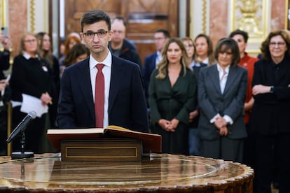 El presidente de RTVE, José Pablo López, durante la promesa de su cargo este lunes, en el Congreso.