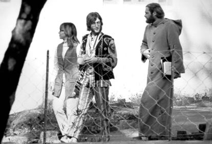 John Lennon, en el centro, en un centro de meditación en 1968.