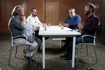 María Lar de la Agreda, Esteban Rodríguez, Javier Baeza y Jorge Ferrusola, durante el debate en EL PAÍS.