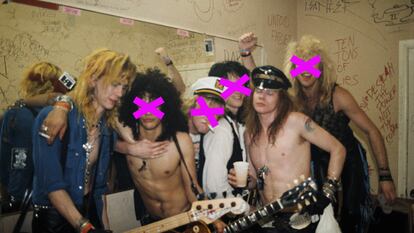 De todos los miembros de Guns 'N Roses que aparecen en esta imagen tomada en el camerino de un concierto en 1986, solo tres permanecen a día de hoy. Son Duff McKagan, Axl Rose (primero y cuarto) y Slash (segundo), que volvió en 2016 tras 23 años de ausencia.