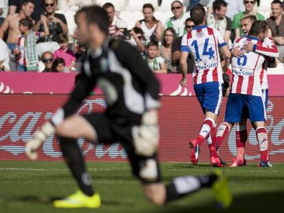 Griezmann celebra el 0-1 junto a Koke y Gabi