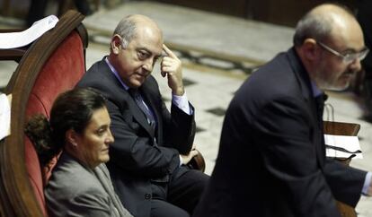 El portavoz municipal del PP de Valencia, Alfonso Novo, sentado durante el pleno de octubre.