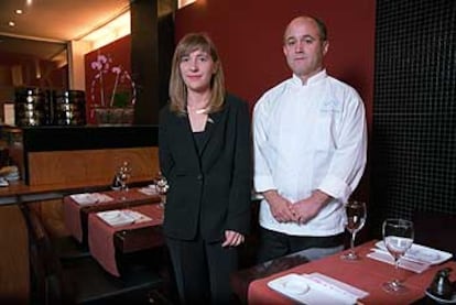 El <i>chef</i> Ricardo Sanz y Mónica Fernández, <i>maître</i> y sumiller del restaurante madrileño Kabuki.