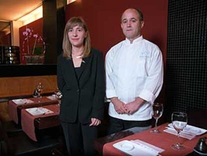 El <i>chef</i> Ricardo Sanz y Mónica Fernández, <i>maître</i> y sumiller del restaurante madrileño Kabuki.