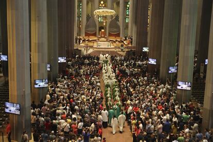 <b>Funeral por las víctimas.</b> Interior de la Sagrada Familia de Barcelona durante la celebración de la Misa por la Paz, en homenaje a las víctimas de los atentados.