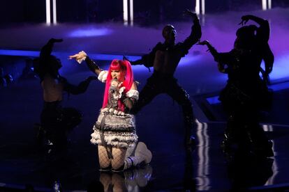 La cantante Rakky Ripper durante su actuación en la segunda semifinal del BenidormFest 2023.