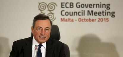 El presidente del Banco Central Europeo (BCE), Mario Draghi, en la rueda de prensa ofrecida en Malta tras la reuni&oacute;n del consejo, el 21 de octubre.