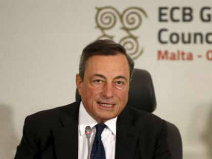 El presidente del Banco Central Europeo (BCE), Mario Draghi, en la rueda de prensa ofrecida en Malta tras la reuni&oacute;n del consejo, el 21 de octubre.