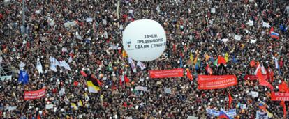 Vista de la manifestación de la oposición contra el fraude electoral, el sábado en el centro de Moscú.