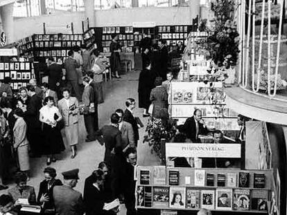 Casetas de la Feria de Francfort en 1956.