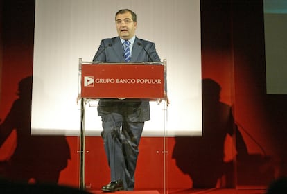 Ángel Ron accedió a la presidencia de Banco Popular en 2004, un cargo que compartía con Luis Valls. Cuando este falleció en 2006 Ron se convirtió en presidente único. En mayo de 2006 presidió por primera vez la junta de accionistas. Por aquel entonces, la entidad era considerada como la más solvente del país y alardeaba de tener menor exposición que la media al sector inmobiliario.