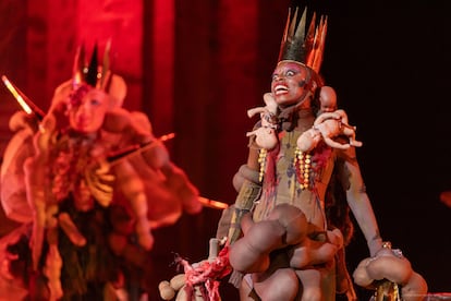 Una escena de la obra 'La Paz', en el Festival de Teatro de Mérida.