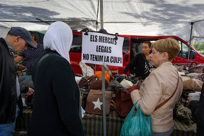 Cierra de forma inminente este famosísimo mercadillo de Canovelles. La decisión se ha tomado ante la imposibilidad de combatir la venta ilegal. Foto: Gianluca Battista