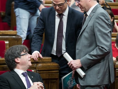 De izquierda a derecha,Carles Puigdemont, Jordi Turull y Carles Mundó.