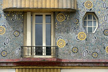 La fachada del edificio Poirier, con los mosaicos de Isidore Odorico.
