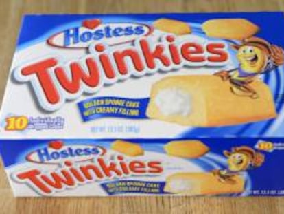 Imagfen de los populares bizcochos "Twinkies" regresan al mercado estadounidense ahora con 385 gramos en la caja de 10 pastelitos, que tienen una caducidad de 45 días. EFE/Archivo