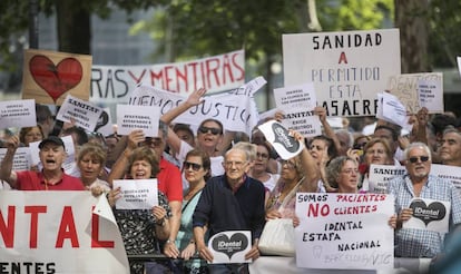 Protesta de afectados por el cierre de clínicas iDental en julio.